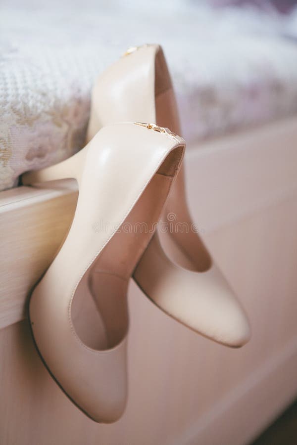 Frauen ` s beschuht Hochzeit Beige Frauen ` s Schuhe lizenzfreie stockfotos Frauen ` s beschuht Hochzeit Beige Frauen ` s Schuhe lizenzfreie stockfotos