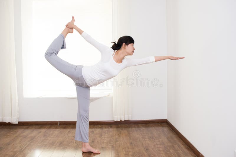 Frauen tun Yoga stockbild Frauen tun Yoga stockbild