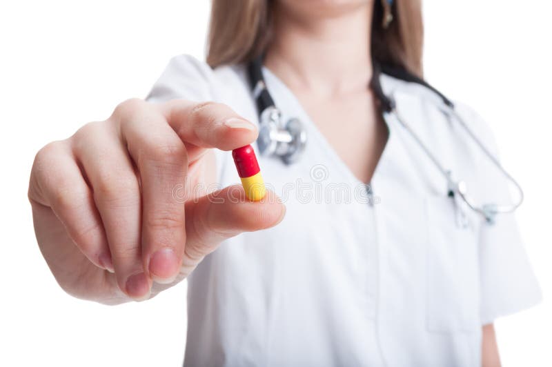 Frauenhand, die eine antibiotische Pille hält lizenzfreie stockfotografie Frauenhand, die eine antibiotische Pille hält lizenzfreie stockfotografie