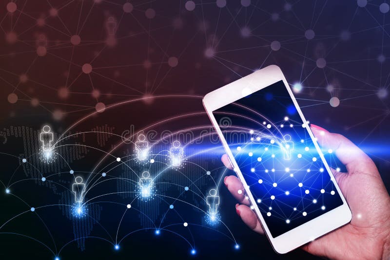 Frauenhand, die intelligentes Telefon mit Leuteikonenglobalem netzwerk auf Weltkarte mit abstrakter Technologie hält stockbild Frauenhand, die intelligentes Telefon mit Leuteikonenglobalem netzwerk auf Weltkarte mit abstrakter Technologie hält stockbild