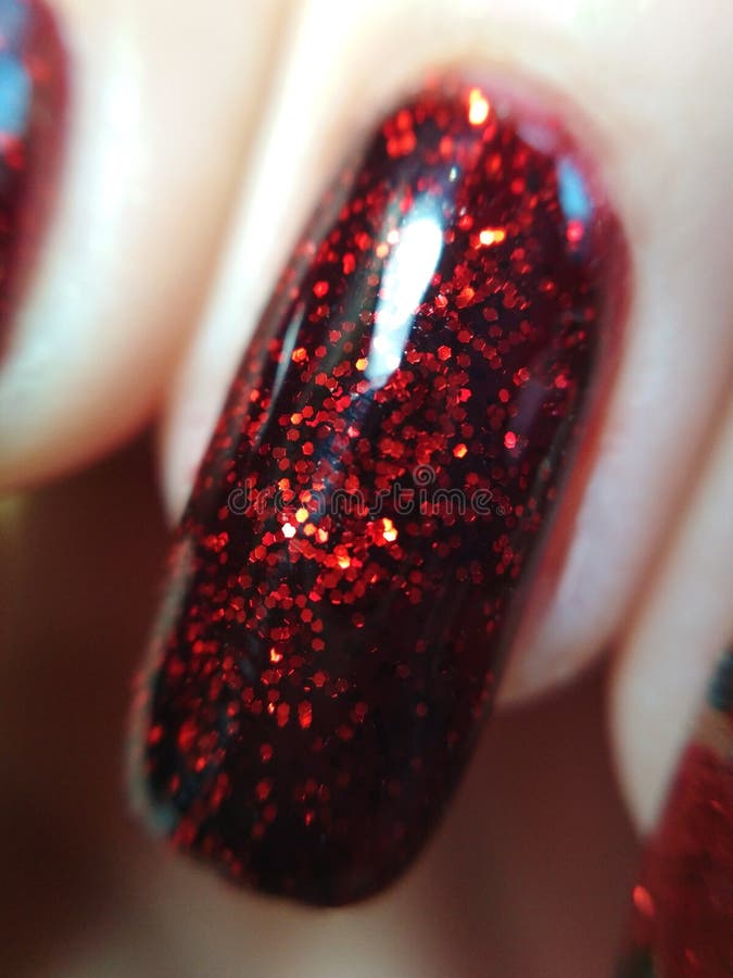 Frauenhandfingerschwarz- und rote Maniküregel-Nagellack-Musterentwurfsschönheitsmodemakrofoto stockfotografie Frauenhandfingerschwarz- und rote Maniküregel-Nagellack-Musterentwurfsschönheitsmodemakrofoto stockfotografie