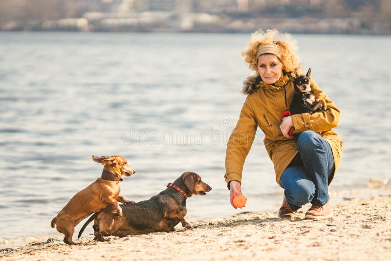 Frauenspiele Mit Hunden Haustiere Und Hunde, Die Hunde Ausbilden Und