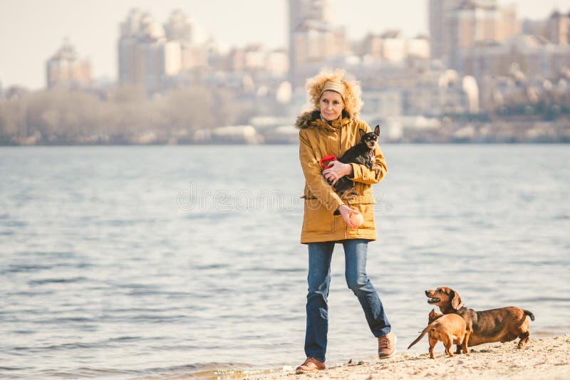 Frauenspiele Mit Hunden Haustiere Und Hunde, Die Hunde Ausbilden Und