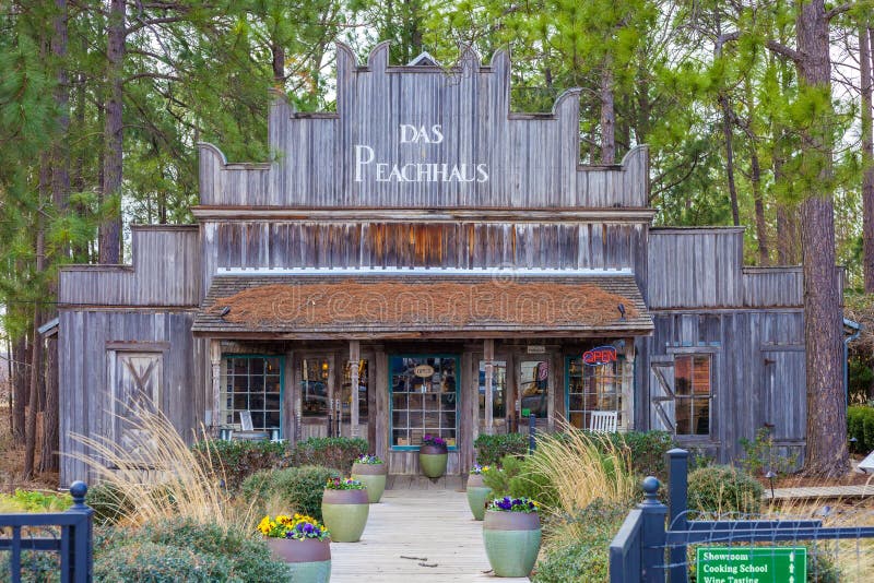 FREDERICKSBURG, TEXAS - 11. Januar 2018 - DAS-Pfirsich Haus-Gemischtwarenladen Der Speicher ist ein Lieblingsbestimmungsort, der stockfotografie FREDERICKSBURG, TEXAS - 11. Januar 2018 - DAS-Pfirsich Haus-Gemischtwarenladen Der Speicher ist ein Lieblingsbestimmungsort, der stockfotografie