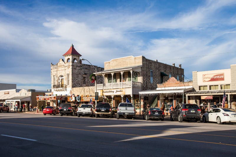 FREDERIKSBURG, TXEXAS - 19 de novembro de 2017 - Main Street em Frederiksburg, Texas, igualmente conhecido como o ` o ` mágico da foto de stock FREDERIKSBURG, TXEXAS - 19 de novembro de 2017 - Main Street em Frederiksburg, Texas, igualmente conhecido como o ` o ` mágico da foto de stock