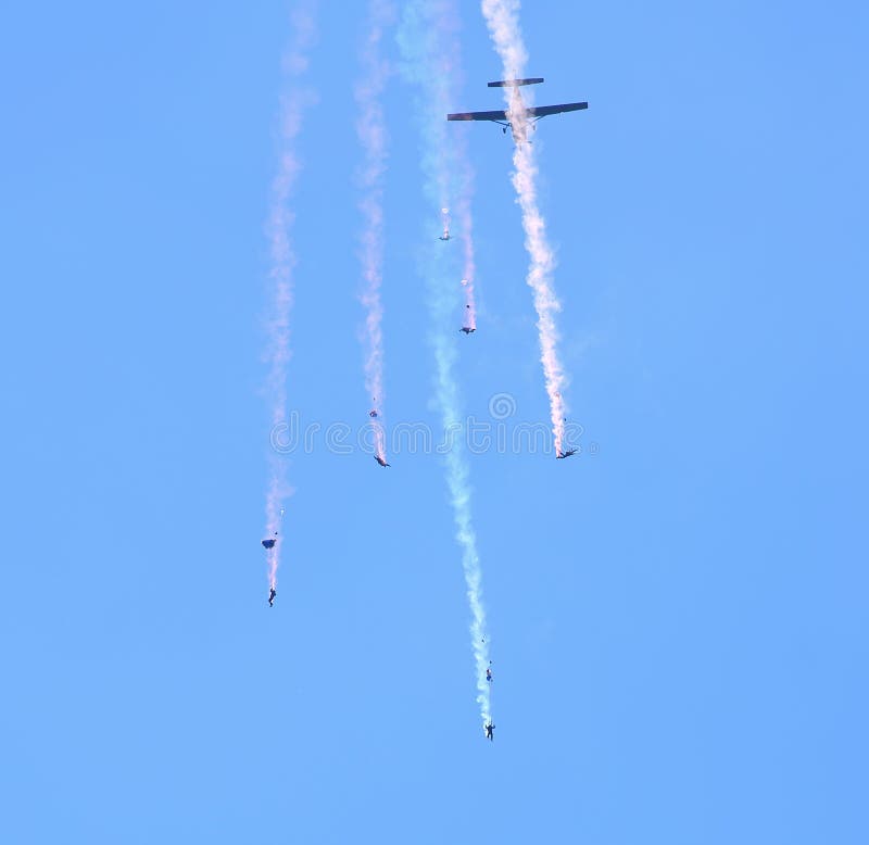 Free fall falling parachutists parachuting royalty free stock images Free fall falling parachutists parachuting royalty free stock images