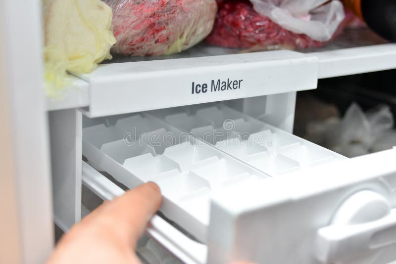 https://thumbs.dreamstime.com/b/freezer-ice-tray-man-takes-out-cubes-to-cool-drinks-190800108.jpg