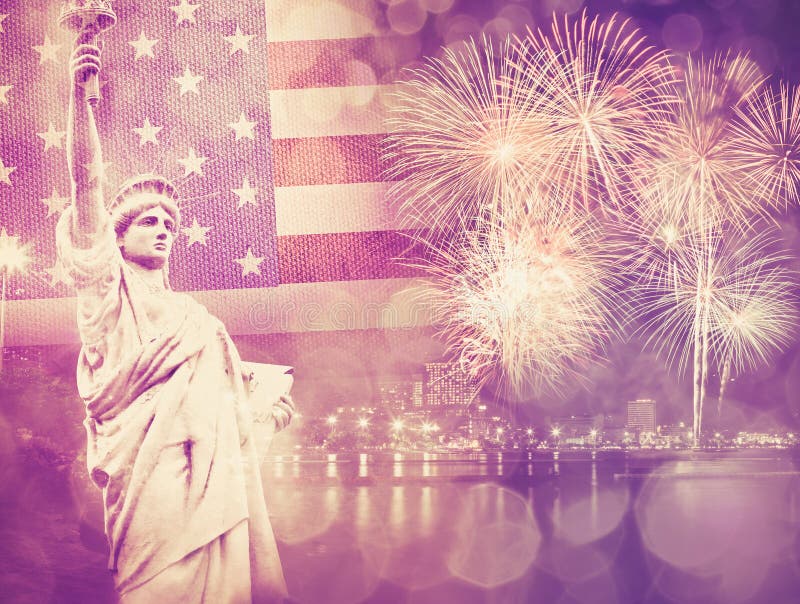 Freiheitsstatue mit Feierfeuerwerk auf dem Hintergrund von stockbild Freiheitsstatue mit Feierfeuerwerk auf dem Hintergrund von stockbild