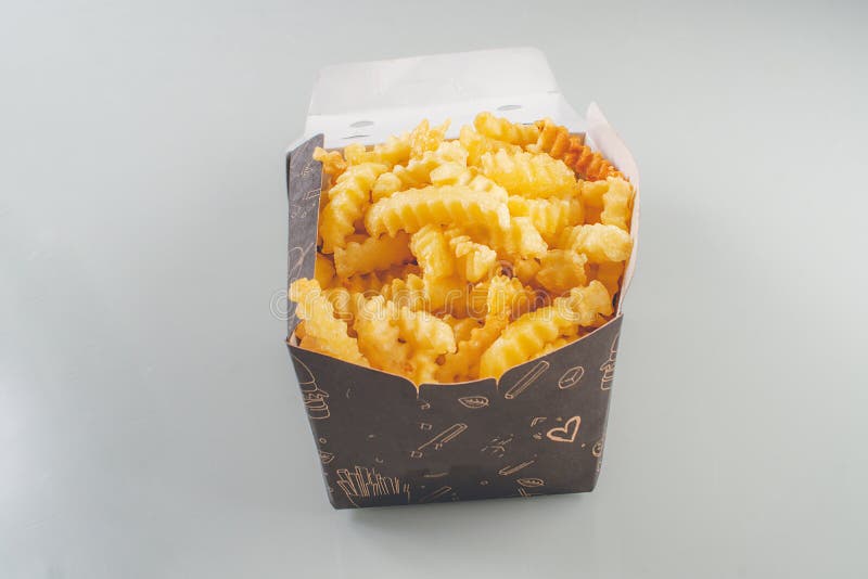 https://thumbs.dreamstime.com/b/french-fries-delivery-box-fast-food-snacks-hot-crunchy-salty-french-fries-delivery-box-fast-food-snacks-203920276.jpg