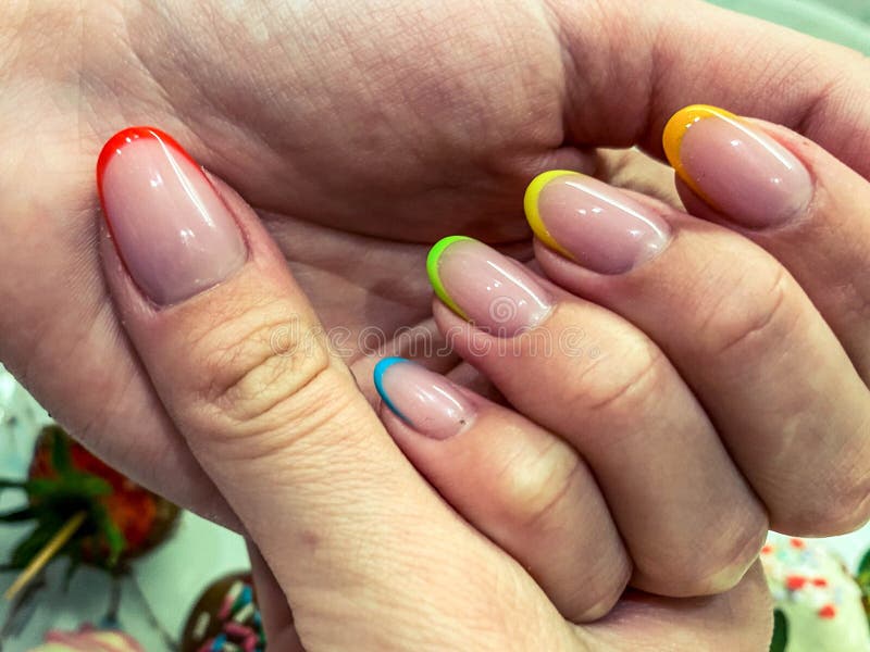 Minimalist nails: less is more for manicure designs – Le Mini Macaron