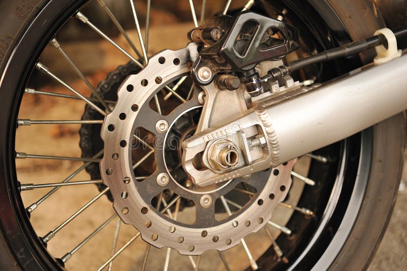 Motocicleta cadena antirrobo con candado de seguridad de bloqueo de la  rueda trasera, la protección contra el robo Fotografía de stock - Alamy