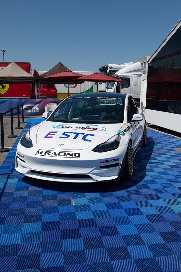 Ação Dos Carros Elétricos De Corrida Em Pista De Corrida Foto de Stock  Editorial - Imagem de elétrico, roma: 234354208