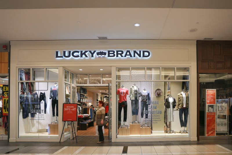 Frente De La Tienda De Lucky Brand Imagen editorial - Imagen de