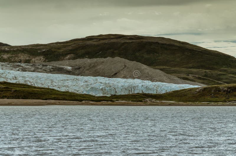 Frente del glaciar de Russell que alcanza el lago glacial Alta moraine en el fondo, Groenlandia imagen de archivo libre de regalías Frente del glaciar de Russell que alcanza el lago glacial Alta moraine en el fondo, Groenlandia imagen de archivo libre de regalías