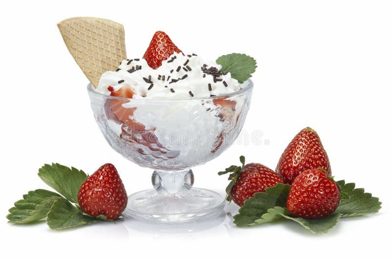 Fresas y nata montada imagen de archivo libre de regalías