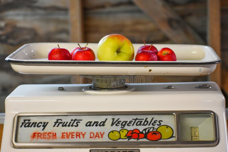 https://thumbs.dreamstime.com/b/fresh-apples-being-weighed-vintage-scale-says-fancy-fruits-vegetables-fresh-every-day-apples-being-weighed-158080095.jpg