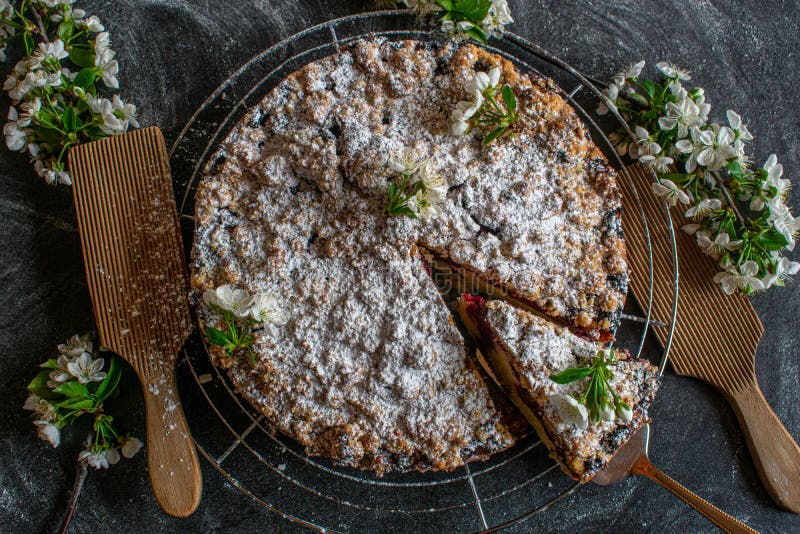 Cherry crumble cake