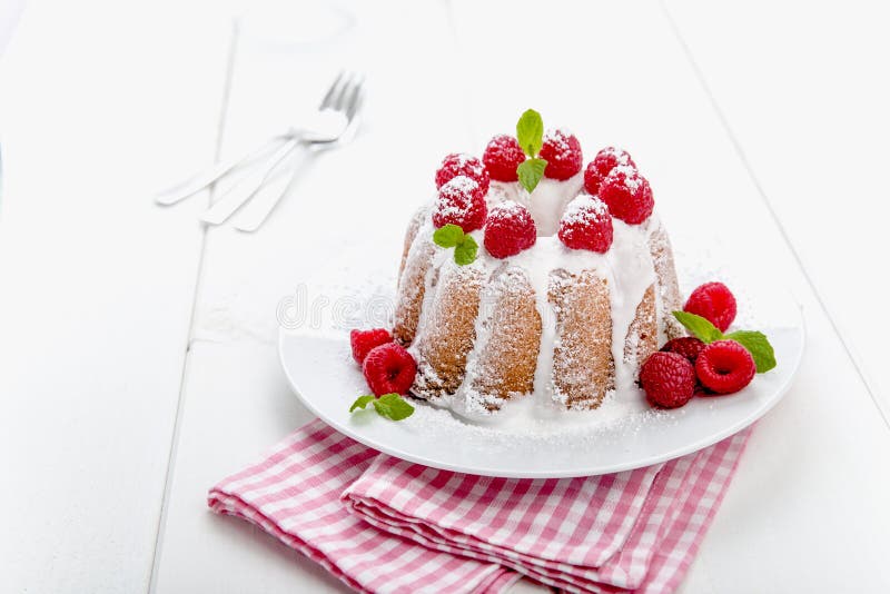 Fresh bundt cake with fruits