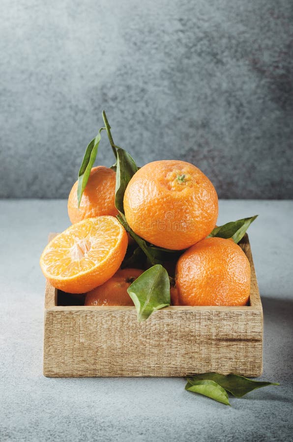 clementines with leaves