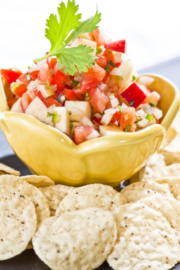 Fresh Cut Salsa Bowl with Corn Chips