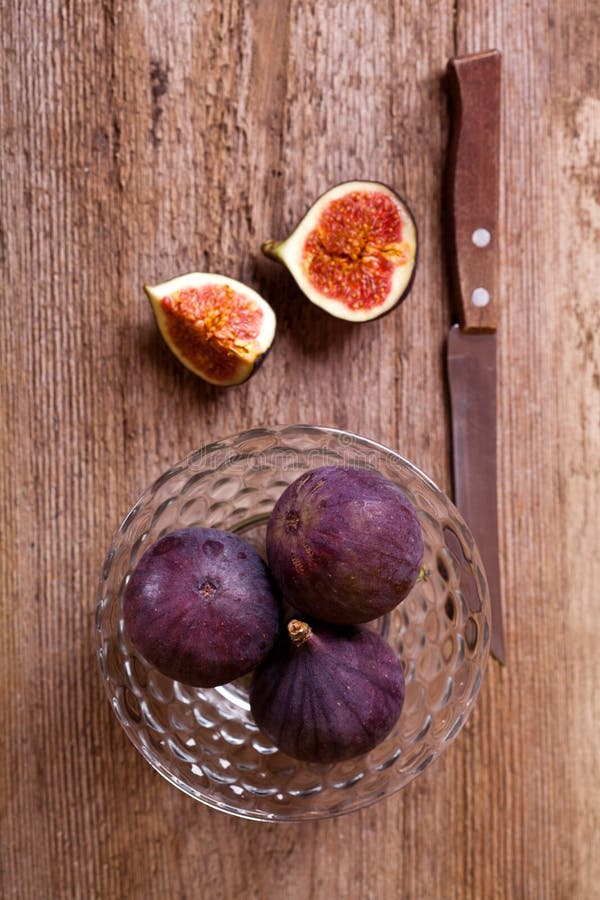 Fresh figs and old knife stock image. Image of ripe, stilllife 30972195