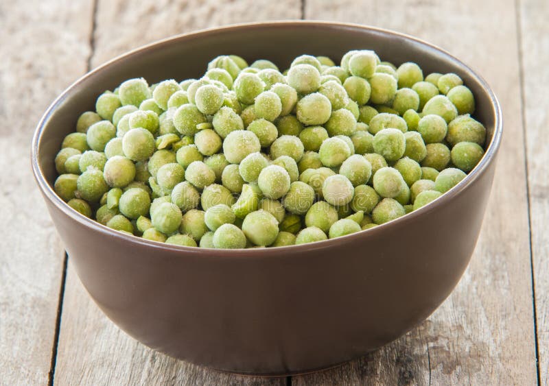 Fresh frozen peas in bowl stock photo. Image of life 54938906