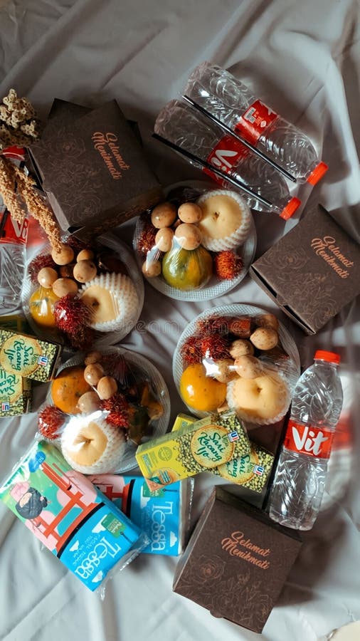 Fresh fruit parcels editorial photography. Image of pack 268357372