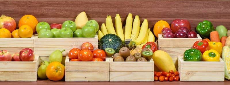 Fresh fruits and vegetables in woodem box stock photography Fresh fruits and vegetables in woodem box stock photography