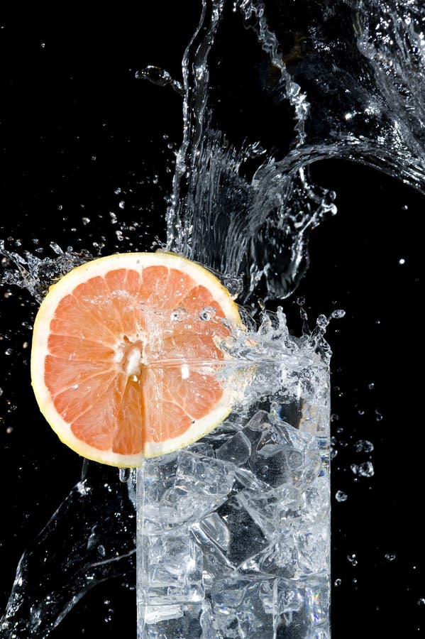 Fresh grapefruit and water