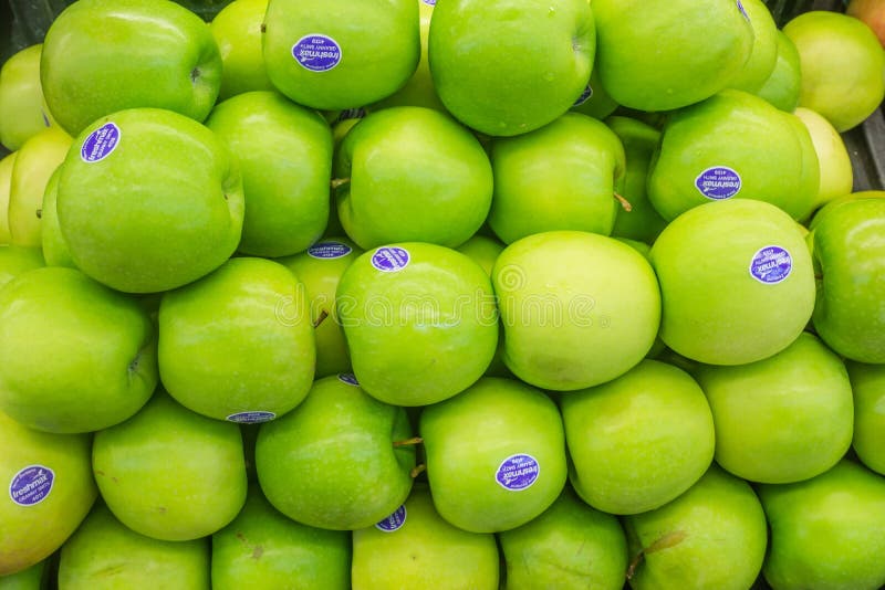 What is green apple? Is it healthier than red apple?