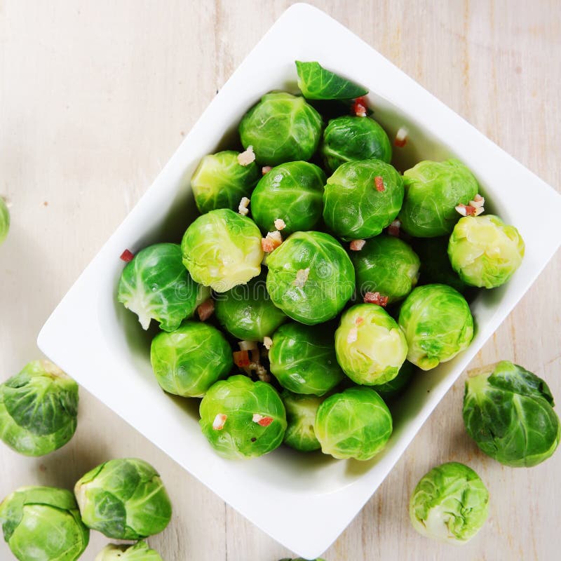 Fresh Green Brussels Sprouts on White Bowl royalty free stock photos Fresh Green Brussels Sprouts on White Bowl royalty free stock photos