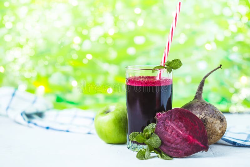 Fresh juice from homemade vegetables. Beet smoothie. Detox, vegetarianism On a bright summer background stock photography Fresh juice from homemade vegetables. Beet smoothie. Detox, vegetarianism On a bright summer background stock photography