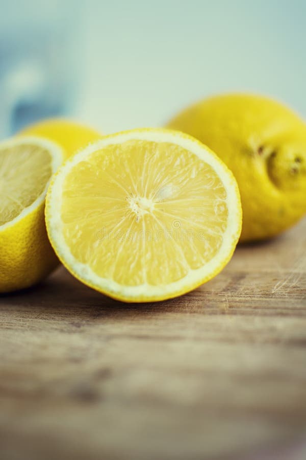 Fresh lemon slices