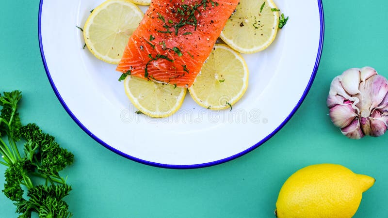Fresh Organic Salmon Fillet on Lemon Stock Image - Image of bulb, citrus:  157278499