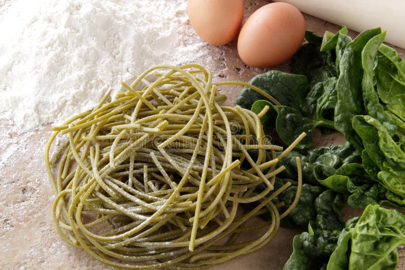 Fresh pasta spaghetti whit spinach