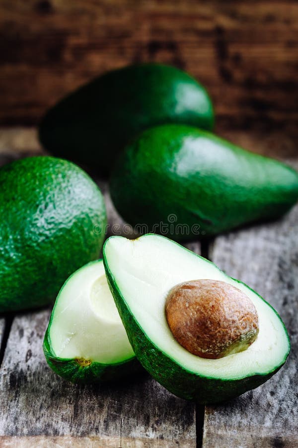 https://thumbs.dreamstime.com/b/fresh-raw-organic-avocado-rustic-wooden-background-fresh-raw-organic-avocado-wooden-background-139532355.jpg