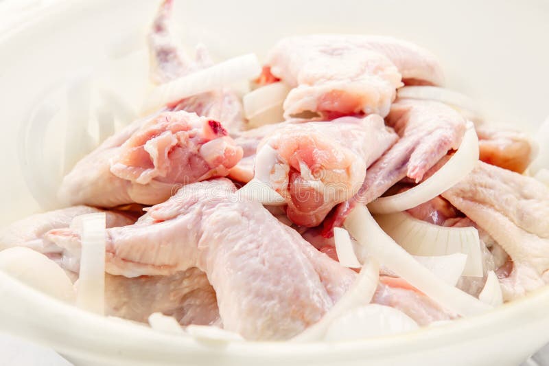 https://thumbs.dreamstime.com/b/fresh-raw-whole-chicken-fresh-chicken-wings-raw-chicken-wing-pickled-sauce-bowl-cooking-fried-s-delicious-232433344.jpg