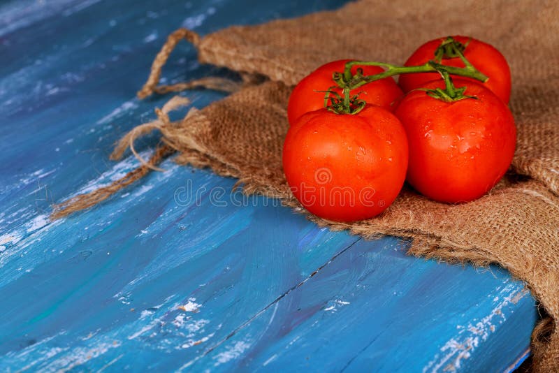 fresh, ripe cherry tomatoes on wood royalty free stock images fresh, ripe cherry tomatoes on wood royalty free stock images