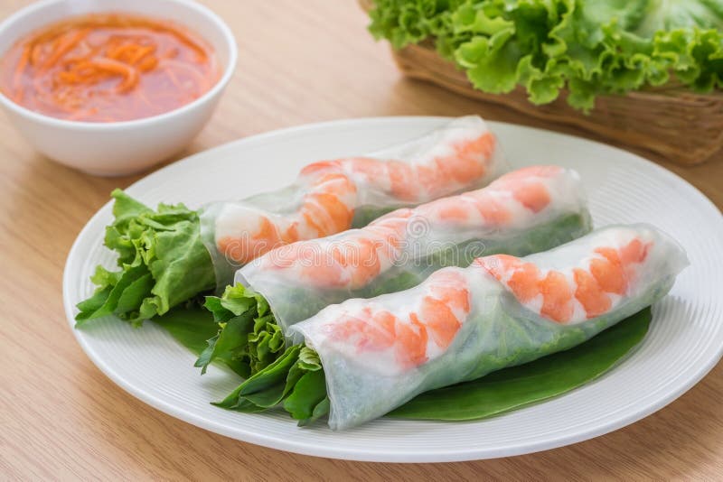 Fresh spring roll with shrimp and dipping sauce, Vietnamese food. Fresh spring roll with shrimp on plate and dipping sauce, Vietnamese food royalty free stock photos Fresh spring roll with shrimp and dipping sauce, Vietnamese food. Fresh spring roll with shrimp on plate and dipping sauce, Vietnamese food royalty free stock photos