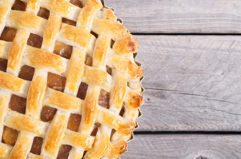 Freshly baked apple pie royalty free stock photos