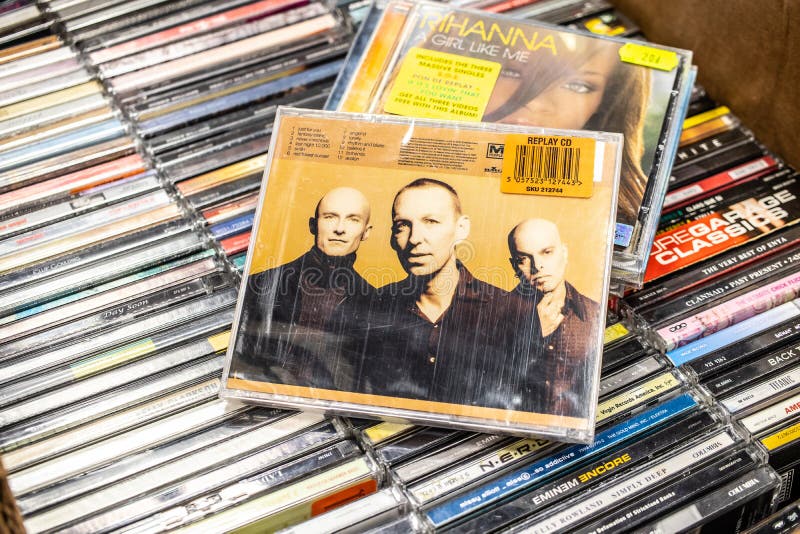 Fresque 1997 d'album de CD de M People sur l'affichage ? vendre, bande anglaise c?l?bre de musique de danse, photographie stock libre de droits Fresque 1997 d'album de CD de M People sur l'affichage ? vendre, bande anglaise c?l?bre de musique de danse, photographie stock libre de droits