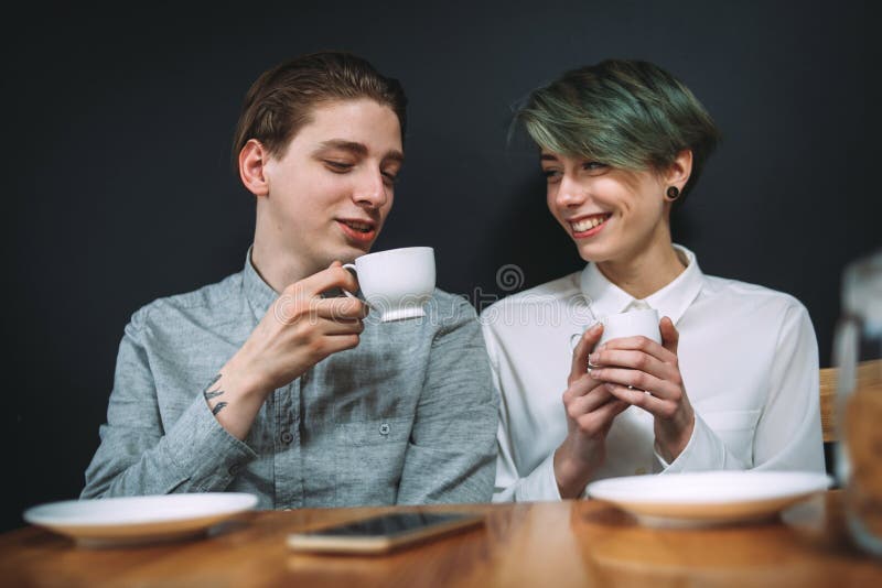 Freundkommunikationsfreizeit bff Kaffeeunterhaltung lizenzfreies stockbild Freundkommunikationsfreizeit bff Kaffeeunterhaltung lizenzfreies stockbild