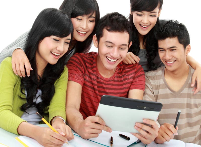 Freundliche Gruppe Kursteilnehmer mit Tablette-PC stockfotos Freundliche Gruppe Kursteilnehmer mit Tablette-PC stockfotos