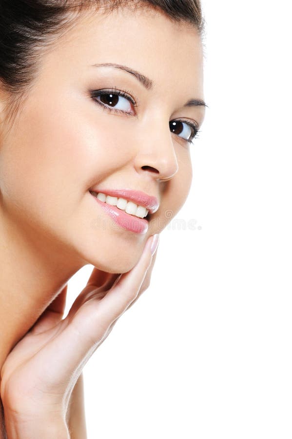 Freundliches sauberes Gesicht einer recht asiatischen Frau lizenzfreie stockfotografie Freundliches sauberes Gesicht einer recht asiatischen Frau lizenzfreie stockfotografie
