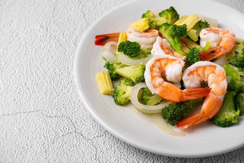 Fried Broccoli and Shrimp with Oyster Sauce, Onion and Corn in White