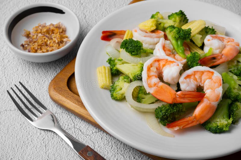 Fried Broccoli and Shrimp with Oyster Sauce, Onion and Corn in White