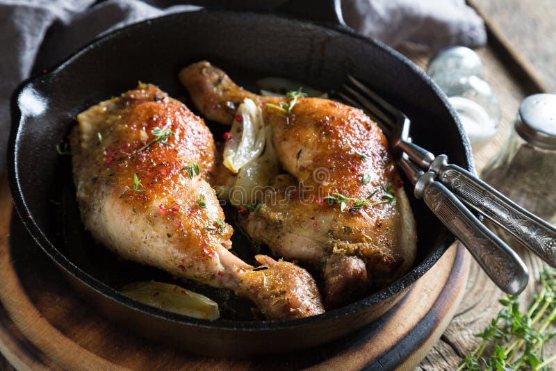Fried Chicken Legs in a Pan Stock Image - Image of crust, legs: 134927671