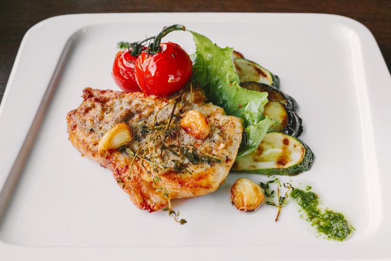 Fried chicken with tomatoes, lettuce and sliced cucumber on whit stock image Fried chicken with tomatoes, lettuce and sliced cucumber on whit stock image