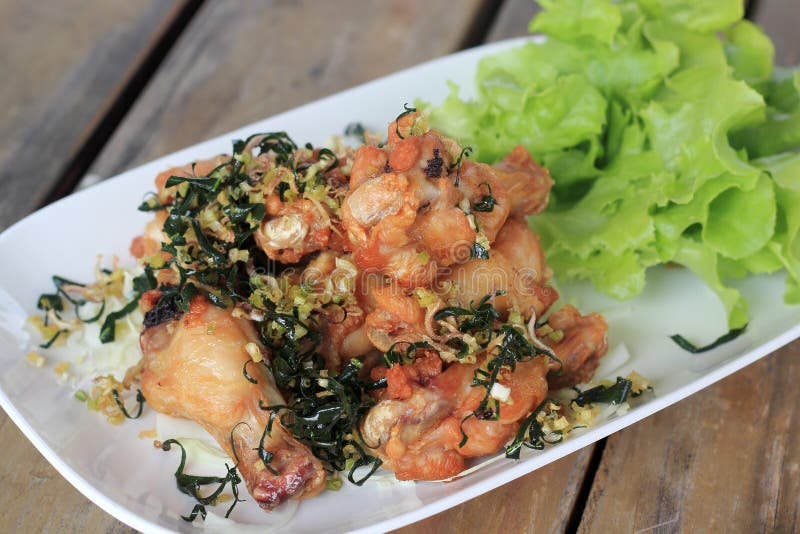 Fried Hot Chicken Wings with crispy garlic