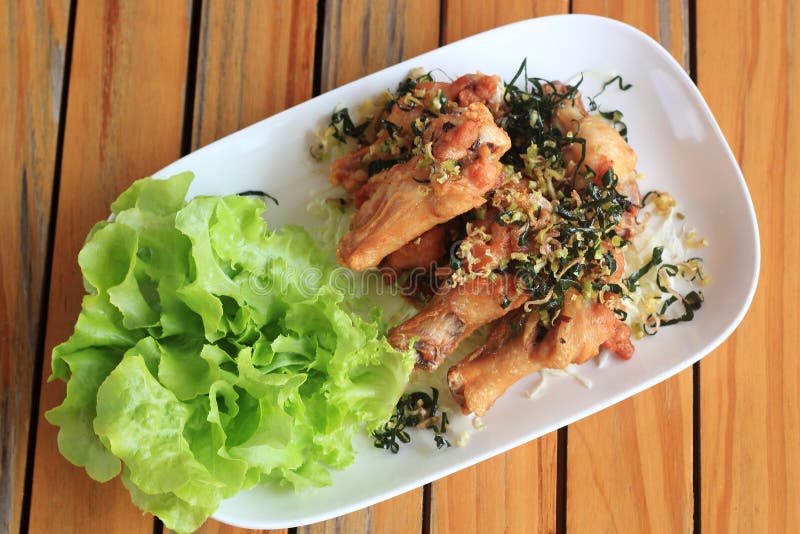 Fried Hot Chicken Wings with crispy garlic